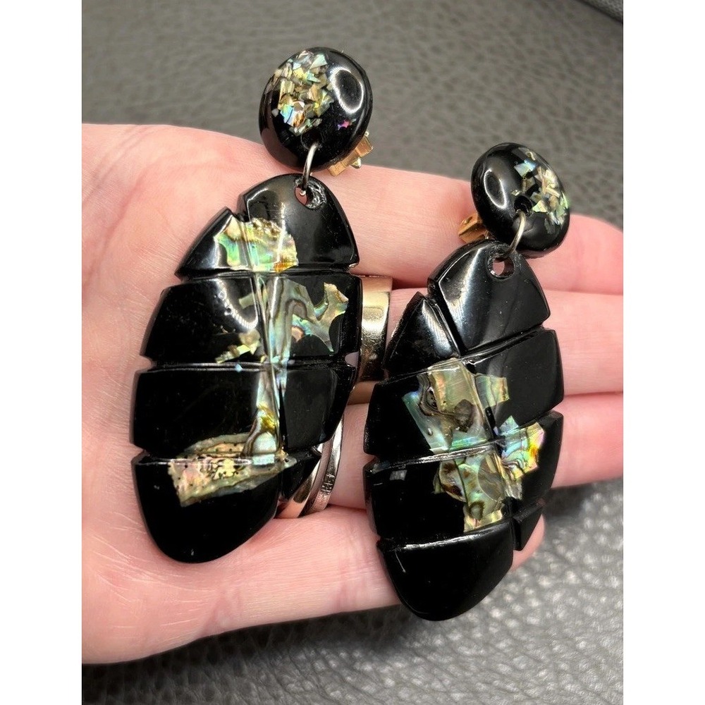 VTG 80s Chunky Black Abalone Shell Inlay Clip On Earrings Gold Tone Runway